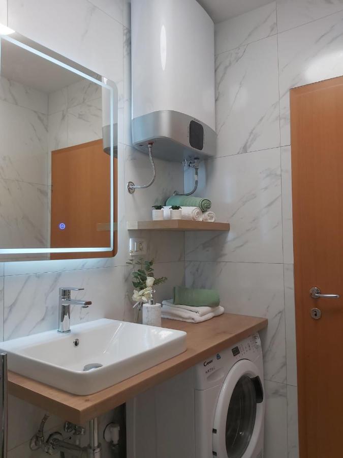 Villa Seaview With Pool - Apartment Yellow Трогір Екстер'єр фото