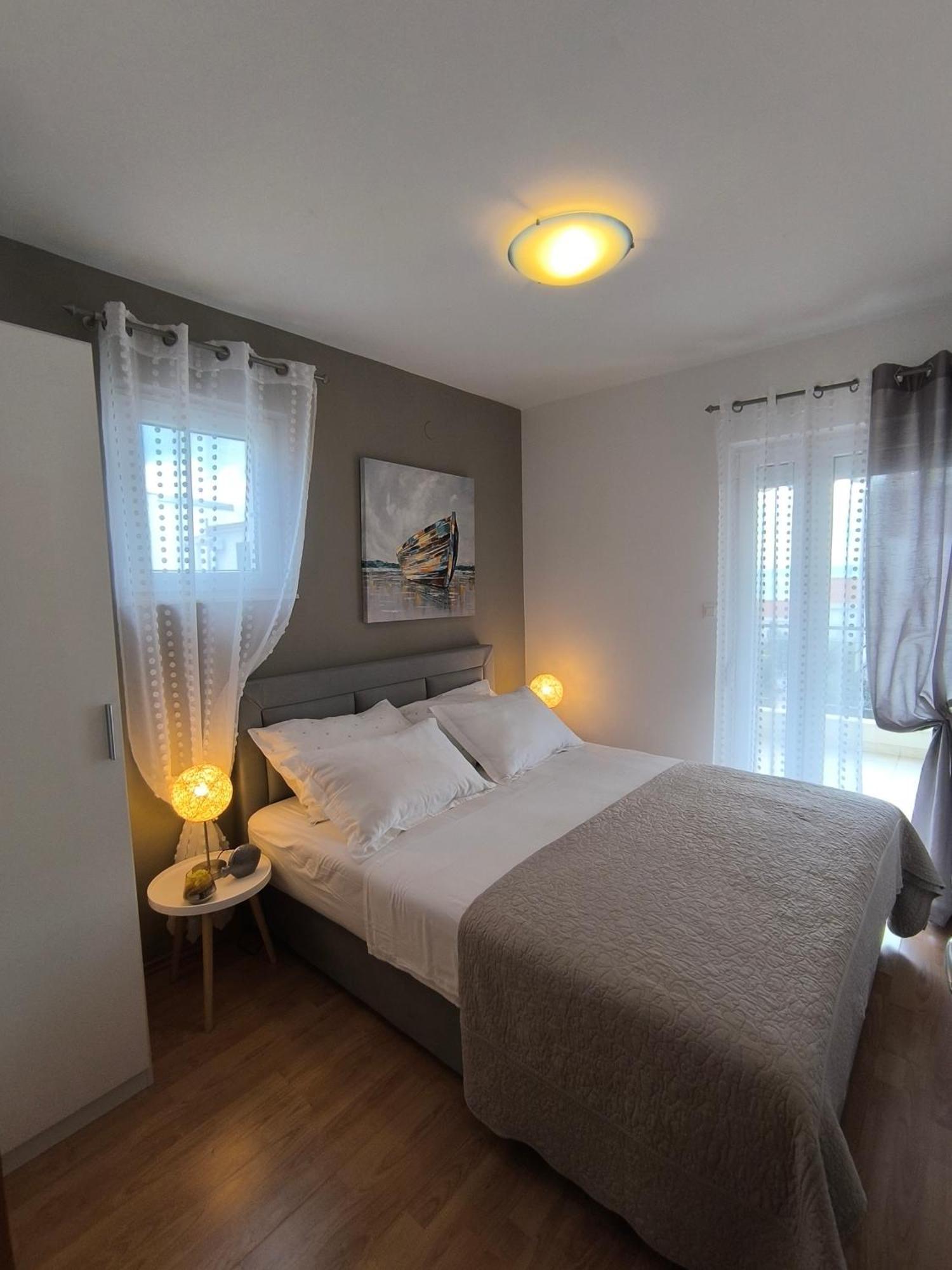Villa Seaview With Pool - Apartment Yellow Трогір Екстер'єр фото