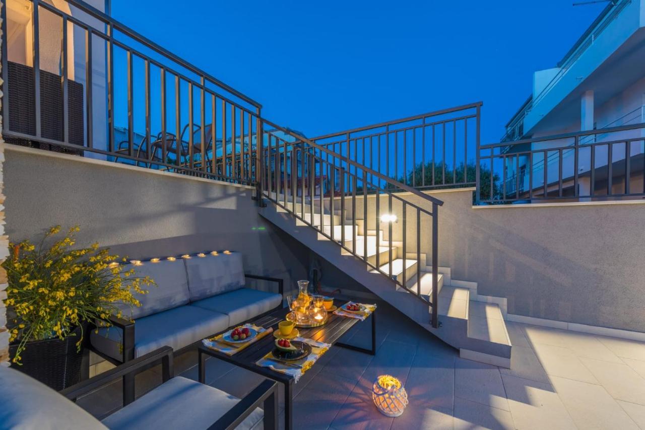 Villa Seaview With Pool - Apartment Yellow Трогір Екстер'єр фото