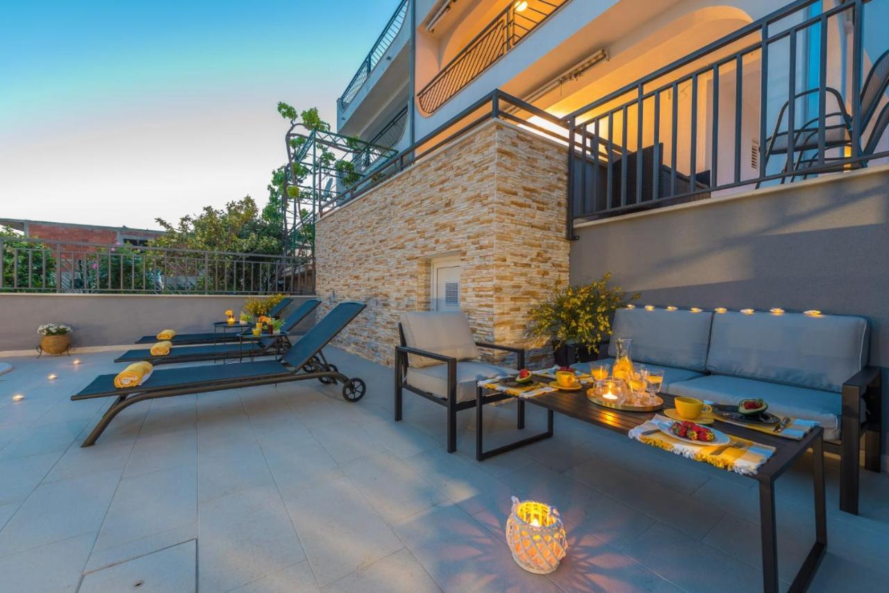 Villa Seaview With Pool - Apartment Yellow Трогір Екстер'єр фото